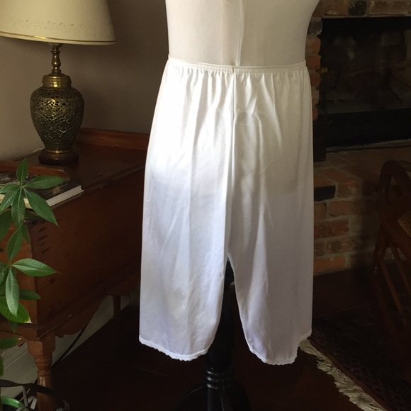 Vanity Fair half slip - Picture 2 of 4